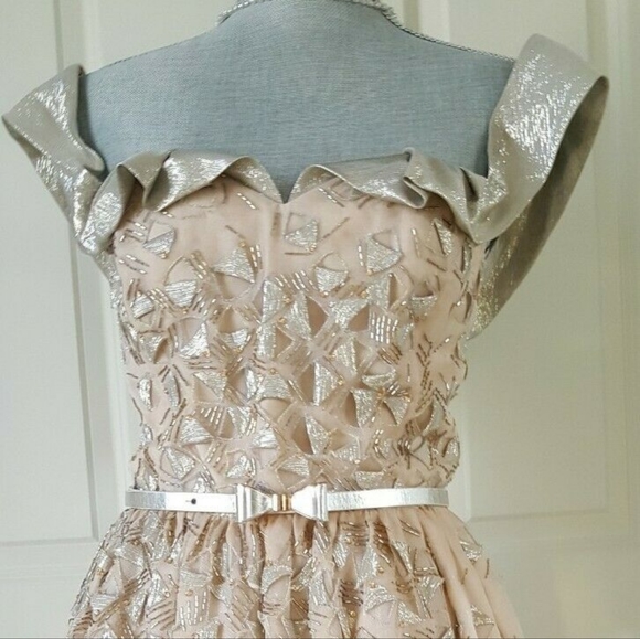 *$6,000 OSCAR DE LA RENTA EXQUISITE SILK GOLD BEAD EMBROID RUNWAY DRESS 6, 8 - Picture 8 of 10